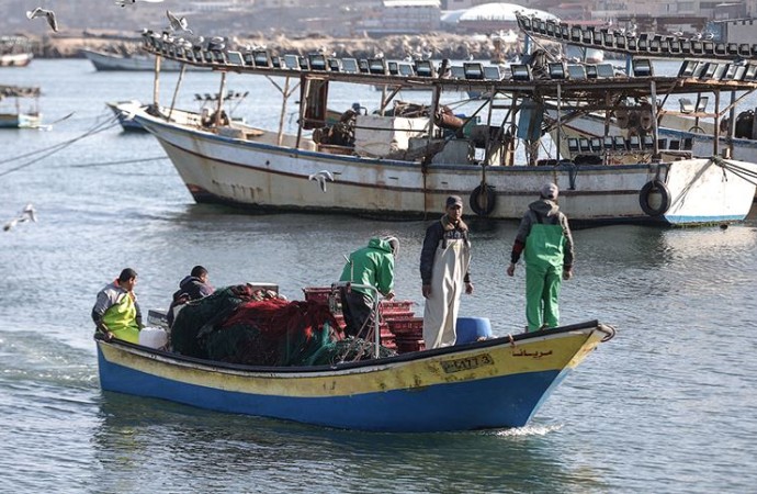 İşgalci İsrail, Gazzeli balıkçıların avlanma mesafesini yarıya düşürdü