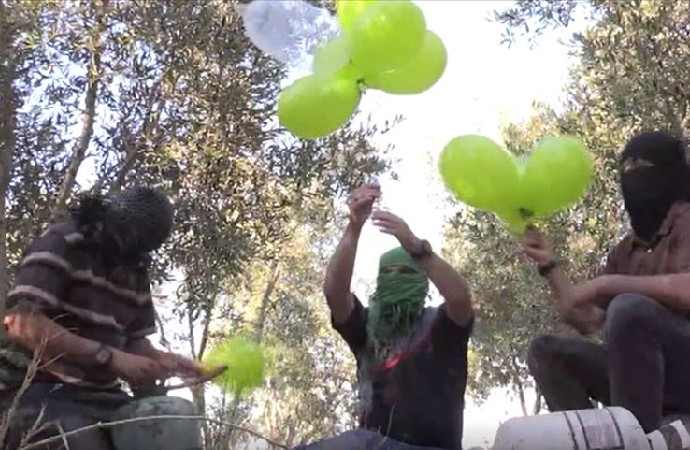 Gazze’den İsrail tarafına yeniden ‘yanan balonlar’ gönderilmeye başlandı