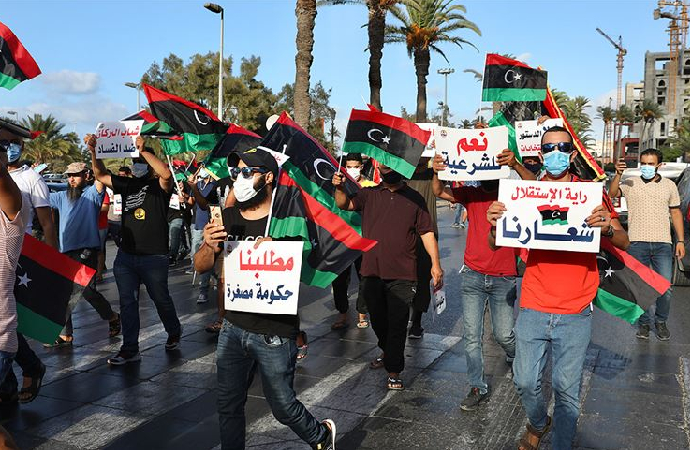 Libya’da protestolar, Hafter’i petrol blokajını kaldırmaya zorluyor