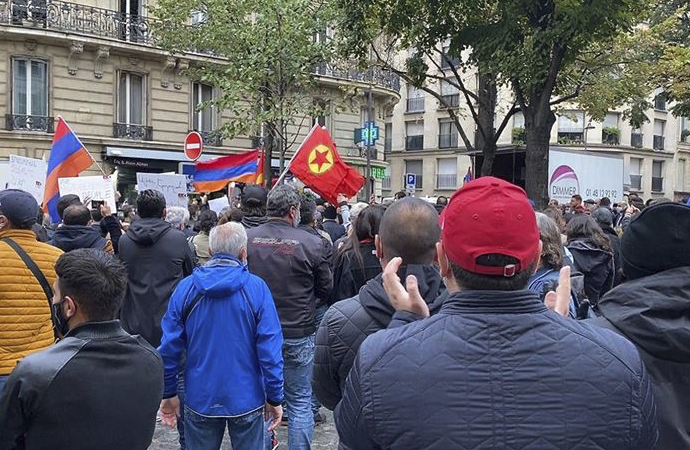 PKK yandaşları ve Ermeniler birlikte Paris’te gösteri düzenledi