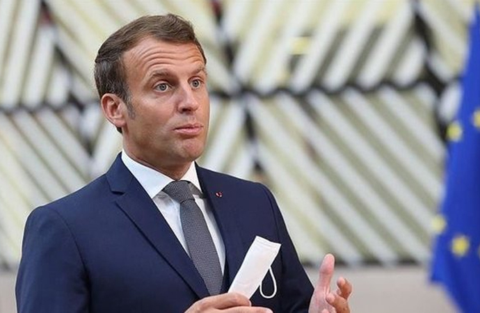 Macron “dalga geçme hakkı”nı savundu