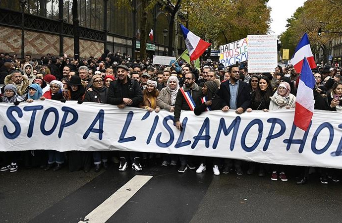 Fransa’da İslam’ı görünür kılan en önemli güç başörtülü kadınlar
