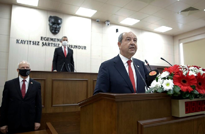 Ersin Tatar’ın mecliste yemin töreni gerçekleştirildi