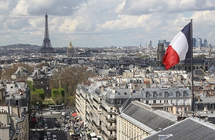 Fransa’da başörtülülerin markete girmesini yasaklayan kişiye soruşturma açıldı