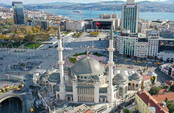 Taksim’e yapılan cami ramazanda açılacak