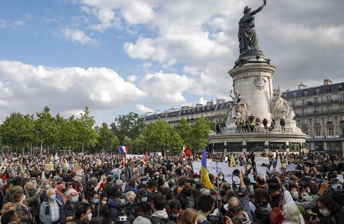 Fransa’da anket: Hükümete güven yüzde 26’ya düştü