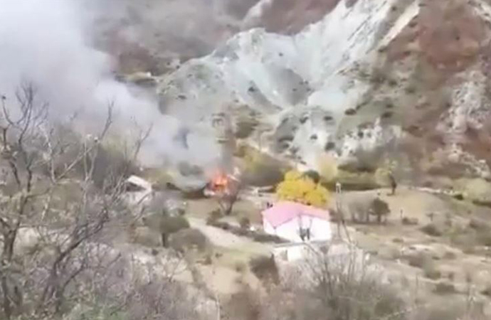 Kelbecer’i terk eden Ermeniler evleri ve ormanları yakıyor
