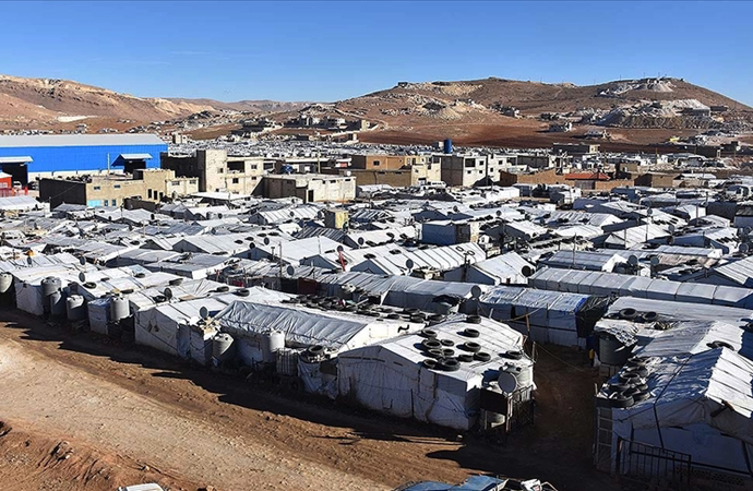 Lübnan’da Suriyeli mültecilerin çadır kampı ateşe verildi
