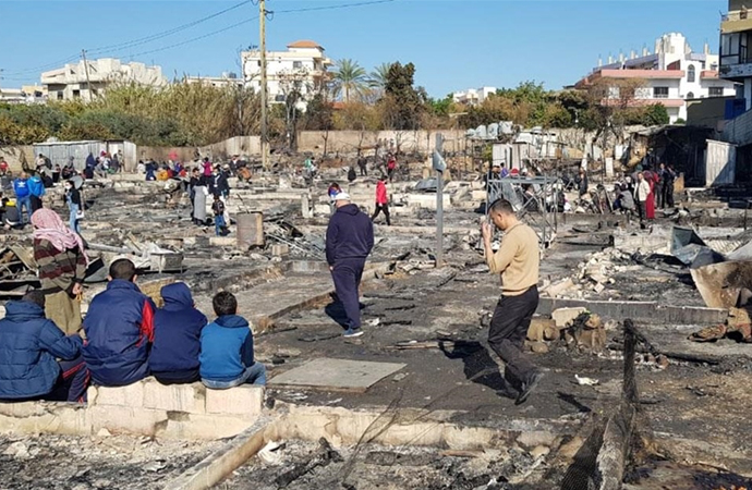 Çadırları yanan Suriyeli onlarca aile sokakta kaldı