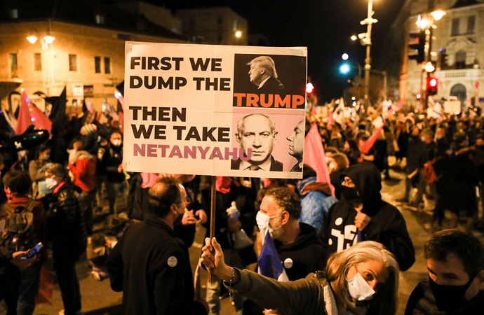 İsrail’de sıkılaştırılmış karantinaya rağmen Netanyahu karşıtı protestoya binlerce kişi katıldı