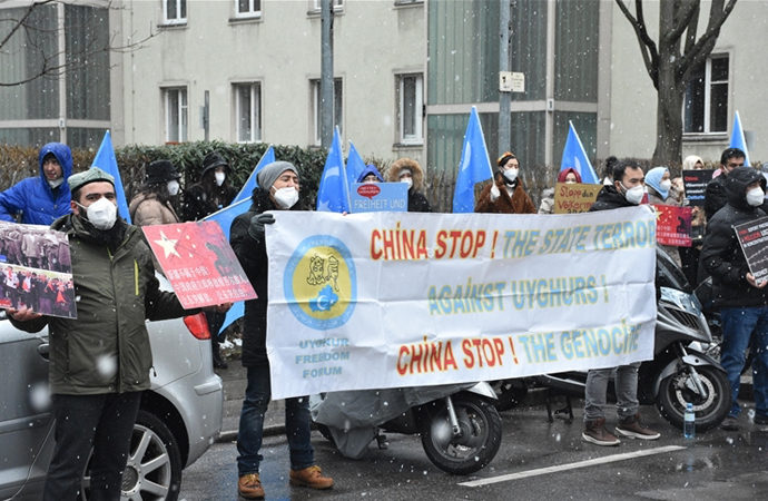 Avusturya’da Uygurlardan Çin’e protesto