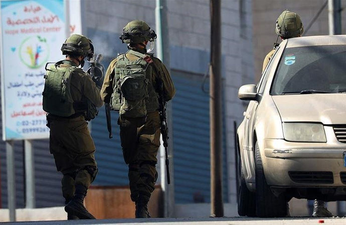 İsrail polisi Kudüs’te bir Filistinliye saldırdı