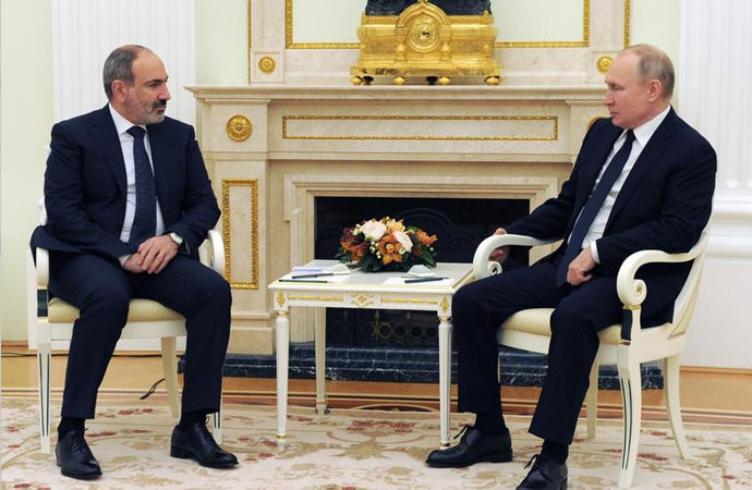 Paşinyan, Kremlin’de Putin’le görüştü