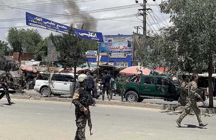 Afganistan’da yolcu otobüsüne bombalı saldırı