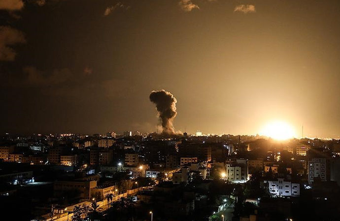 İsrail topçusu Hamas mevkilerini bombaladı