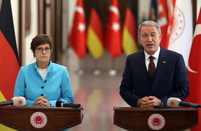 Almanya Savunma Bakanı’ndan Türkiye’ye ziyaret