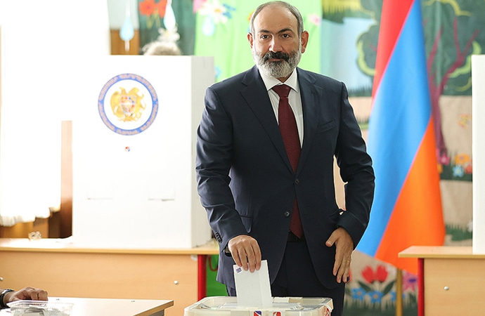 Ermenistan’da erken seçimi Paşinyan kazandı