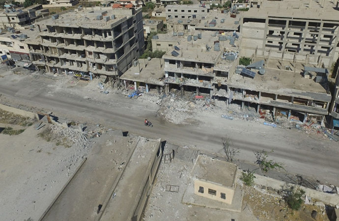 Esad rejimi güneydeki Dera’da bir mahalleye askeri operasyon başlattı