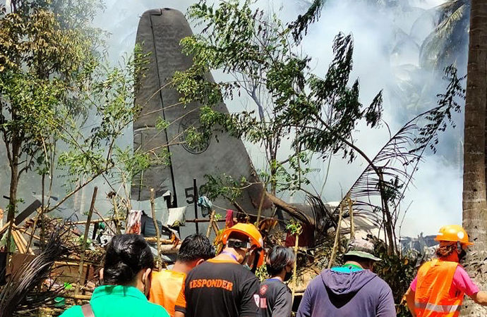 Filipinler’de düşen askeri uçakta en az 45 kişi öldü