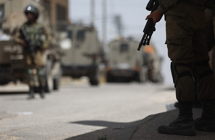 Siyonist İsrail güçleri Batı Şeria’da 6 Filistinliyi yaraladı