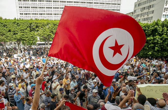Tunus’ta Cumhurbaşkanı Said’in ‘olağanüstü kararları’ protesto edildi