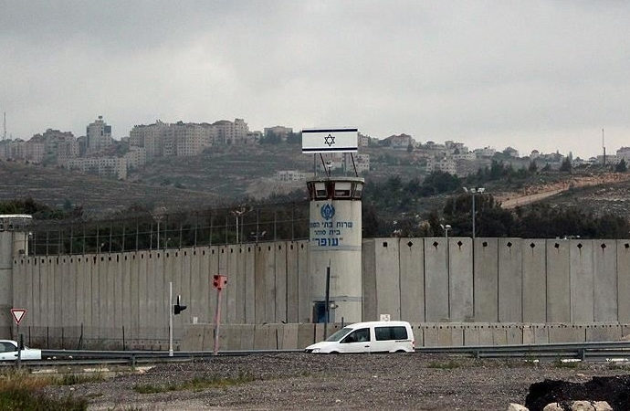 Siyonistler hapishanede Filistinlilere saldırdılar