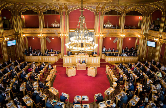 Norveç’te azınlık hükümeti ilan edildi