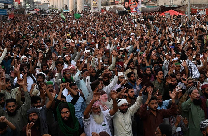 Pakistan’da TLP protestosunda 3 polis öldü