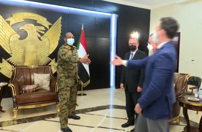 Foreign Policy: Sudan ordusu, ABD temsilcisi gidince harekete geçti