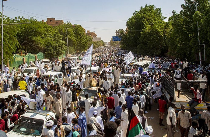 Sudan’da hükümetin feshi talebiyle büyük gösteri