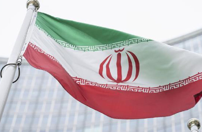 İran: Petrolü kaçak satıp parasını gizli getiriyoruz