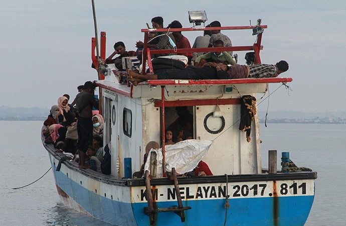 Endonezya, Arakanlı Müslümanların teknesini geri itecek!