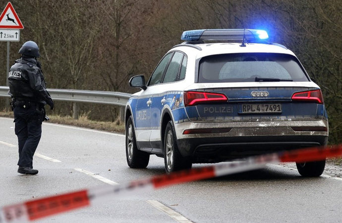 Almanya’da 2 polis vurularak öldürüldü