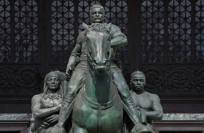 Roosevelt’in ırkçı heykeli kaldırıldı