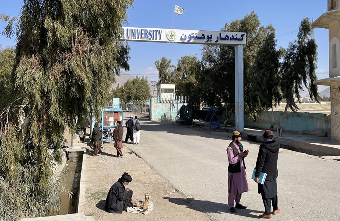 Afganistan’ın bazı devlet üniversiteleri eğitime başladı