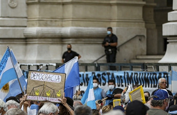 Arjantin’de hukuk profesörlerinin çağrısıyla protesto