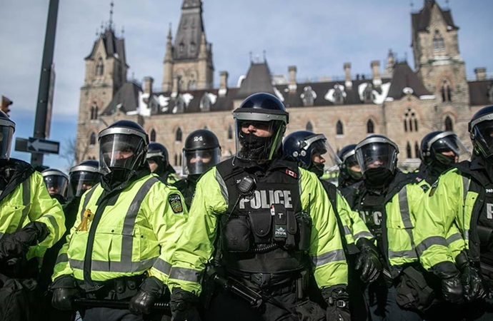 Kanada polisi göstericilere karşı kimyasal madde kullandı
