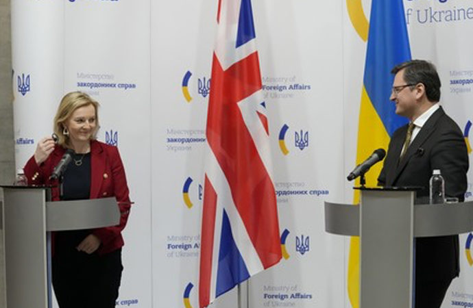 İngiltere, Ukrayna’ya yarım milyar dolar kredi verecek
