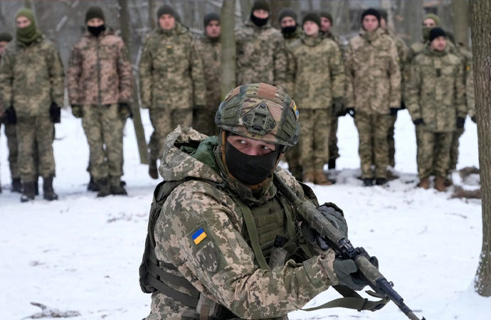 Ukrayna’ya miğfer gönderen Almanya: Silah göndermeyeceğiz