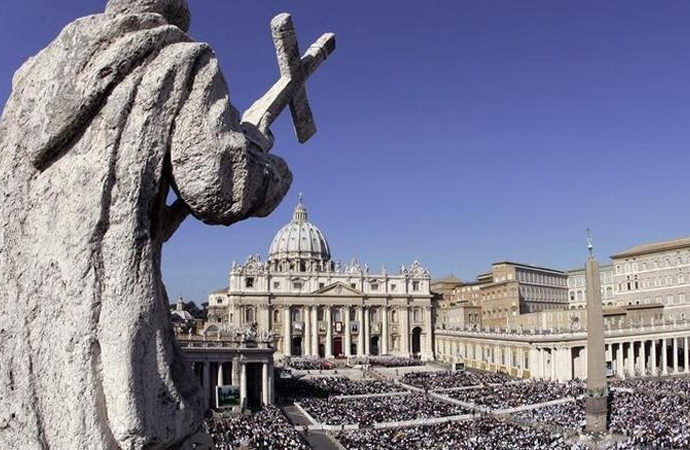 İtalya’daki STK’lar kiliseyi sıkıştırıyor