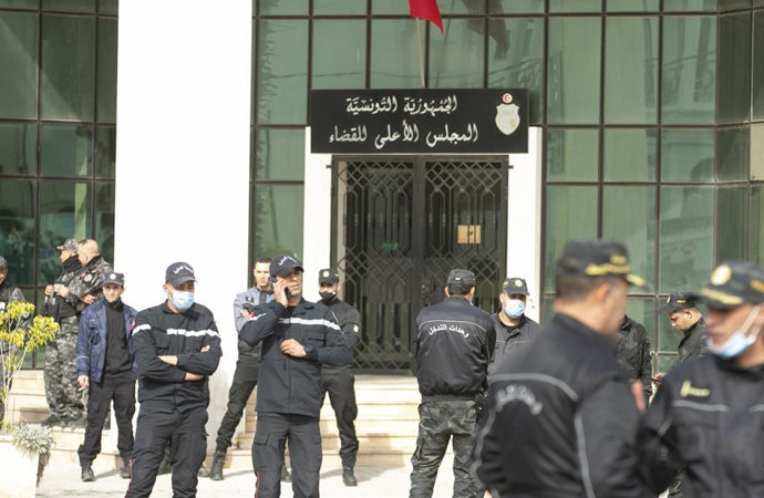 Tunus Cumhurbaşkanı, Yüksek Yargı Konseyi’ni kapattı