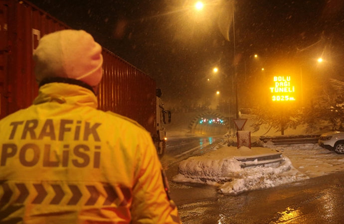 Bolu Valisi: İstanbul için yapılan yoğun kar ve tipi uyarısı Bolu’da tezahür etti