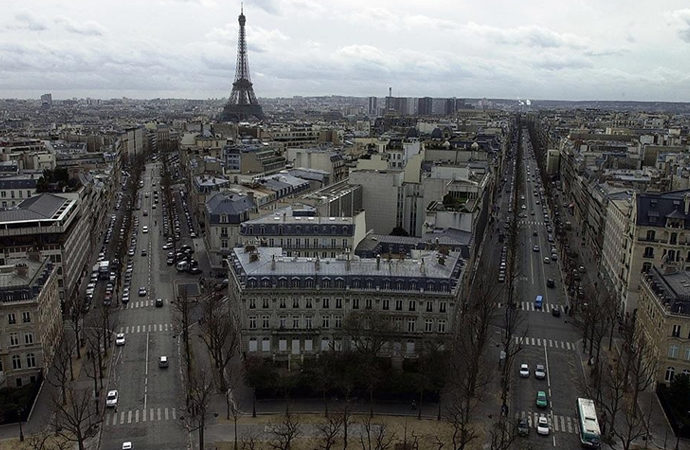 Fransa’yı terk eden Müslümanlara Fransız medyası mikrofon uzattı