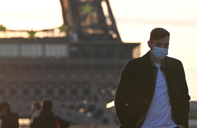 Fransa’da maske ve aşı zorunluluğu kaldırıldı