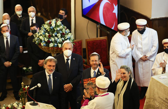 Herzog, İstanbul’da Neve Şalom sinagogunda konuştu