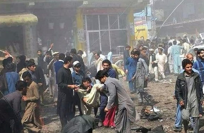 Pakistan’da Şii camisine bombalı saldırı