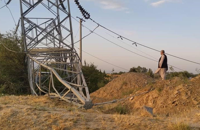 Afganistan’da elektrik direkleri bombalandı