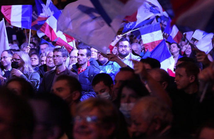 Fransa’da halk iradesi yüzde 60 oranında ‘egemenlikçi’ partilerden yana