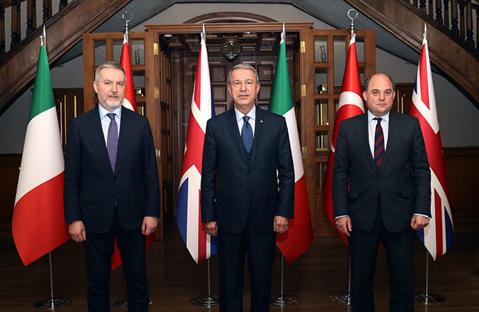 İngiliz, İtalyan ve Türk Savunma bakanları bir araya geldi