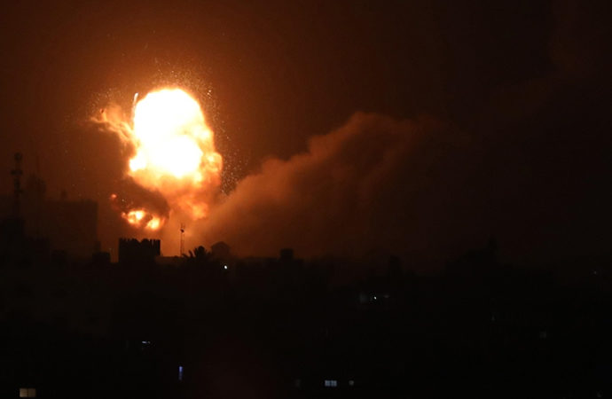İşgalci İsrail savaş uçaklarından Hamas’a hava saldırısı